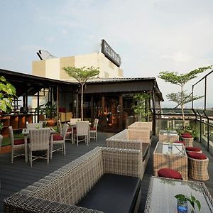 Yellow Star Gejayan Hotel